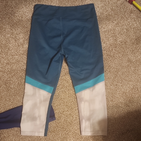 Under Armour Blue Leggings Performance Fit Capri Length - Picture 4 of 7